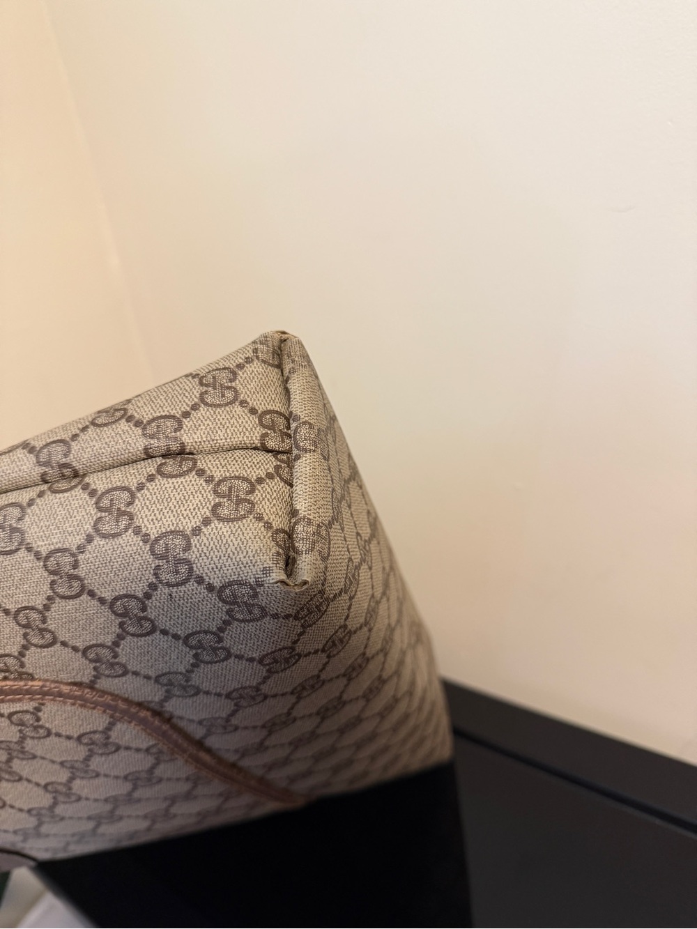 Gucci GG Supreme Tote Bag with Green and Red Cherry Line Authentic - Picture 7 of 12